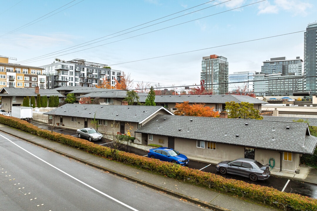 Bellevue Park in Bellevue, WA - Building Photo
