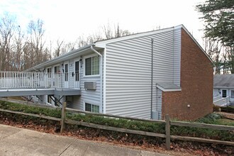 Country Village Apartments in Winston-Salem, NC - Building Photo - Building Photo