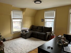 714 4th St Apartamentos