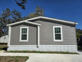 634 Auxerre Cir in Seffner, FL - Building Photo