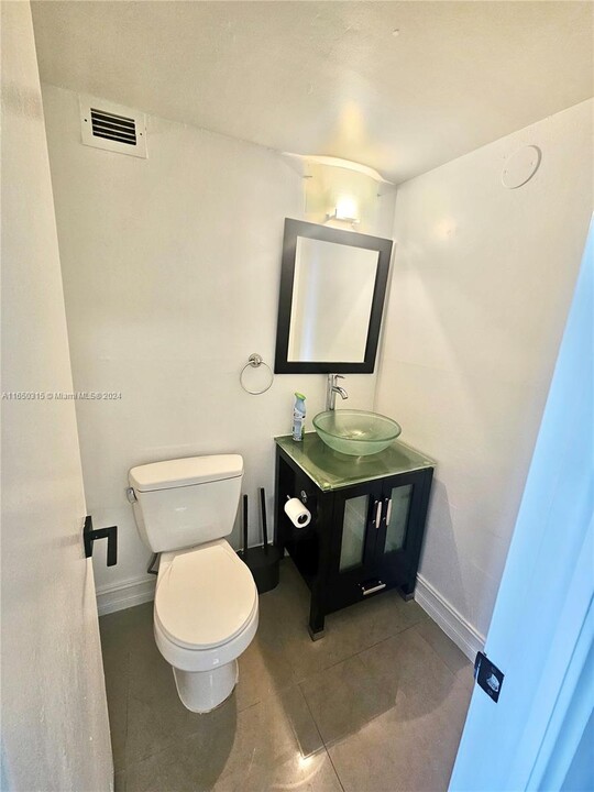 1018 Meridian Ave, Unit 612 in Miami Beach, FL - Building Photo