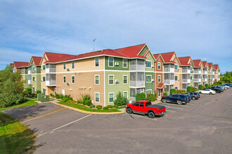 The Lodge at Pine Lakes in Sartell, MN - Foto de edificio - Building Photo