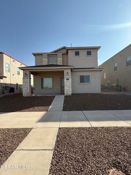 14405 Eastbrook Dr in El Paso, TX - Building Photo