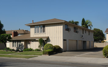 1221 S Sunburst Way in Anaheim, CA - Foto de edificio - Building Photo