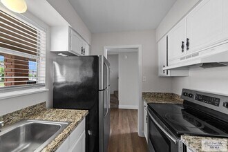 805 Continental Dr, Unit #3 in Brownsville, TX - Foto de edificio - Building Photo