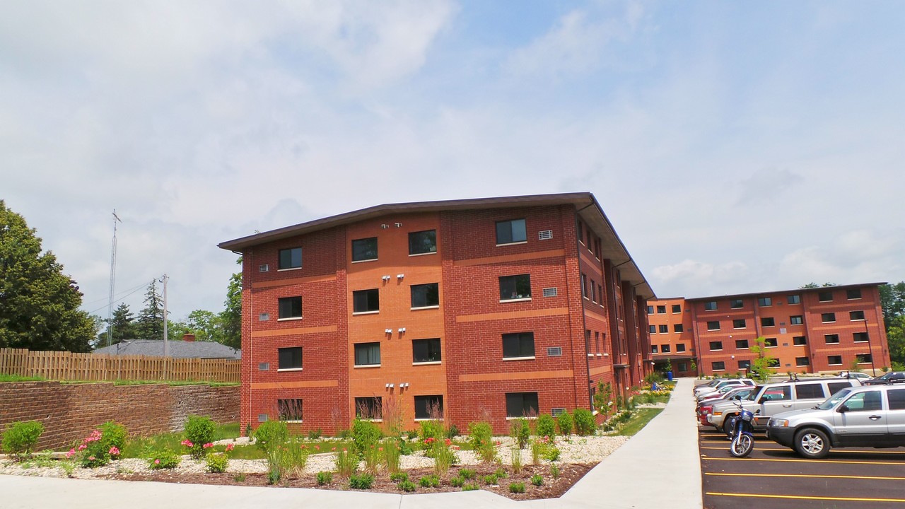 Simon Suites in Whitewater, WI - Foto de edificio