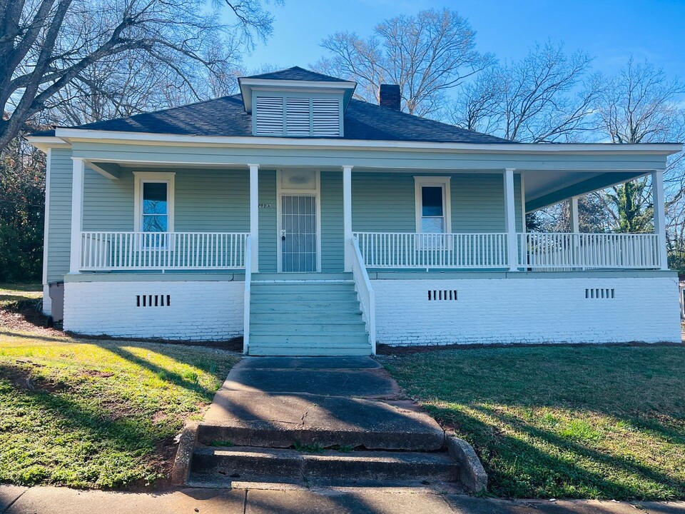 1203 1st Ave in Lagrange, GA - Foto de edificio