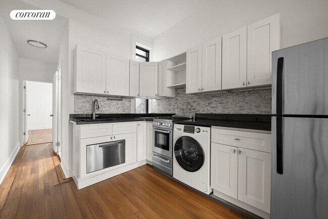 221 E 88th St in New York, NY - Building Photo - Building Photo
