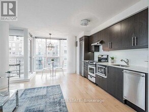 320-1320 Richmond St E in Toronto, ON - Building Photo - Building Photo