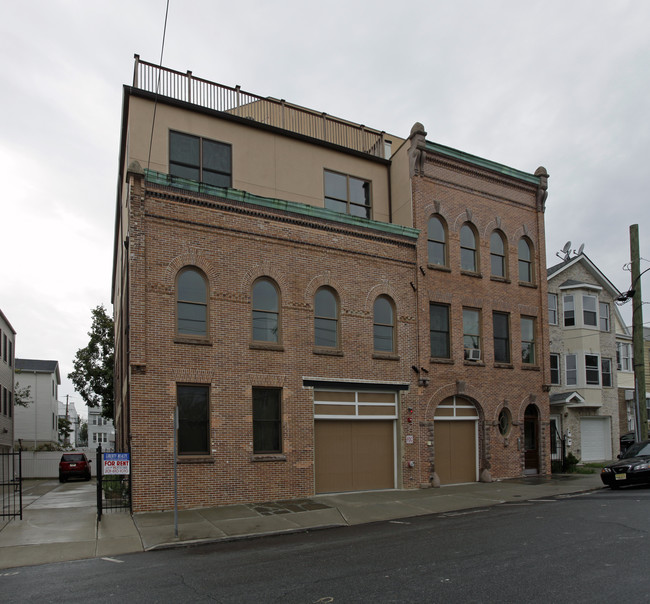 19 Winfield Ave in Jersey City, NJ - Building Photo - Building Photo