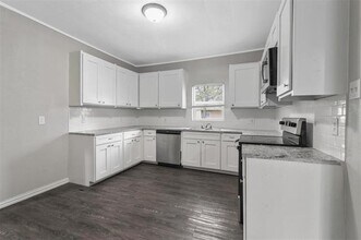 814 N Walnut St in Sherman, TX - Building Photo - Building Photo