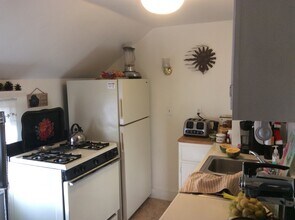 1424 North Ave, Unit 1424 1/2 in Burlington, VT - Building Photo - Building Photo