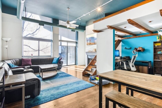 2343 N Greenview Ave in Chicago, IL - Building Photo - Building Photo