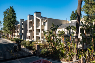 The Met Warner Center in Woodland Hills, CA - Building Photo - Building Photo