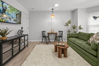 149 E Main St in Clinton, CT - Building Photo - Building Photo