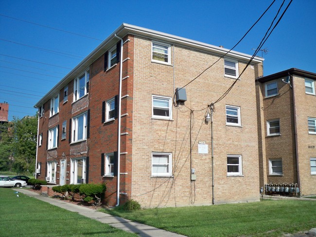 14023 Stewart Ave in Riverdale, IL - Foto de edificio - Building Photo