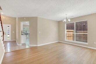 5635 Sage Manor Dr in Houston, TX - Building Photo - Building Photo