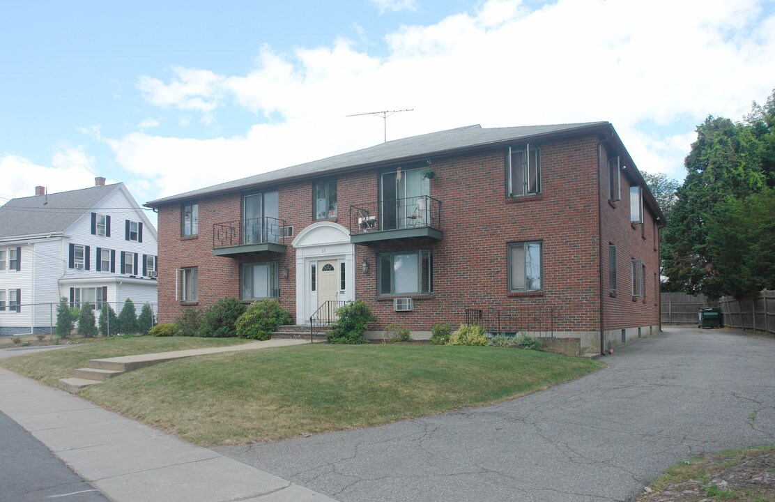 33 Topsfield Rd in Ipswich, MA - Foto de edificio