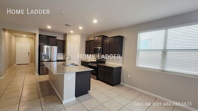 14096 W Surrey Dr in Surprise, AZ - Foto de edificio - Building Photo