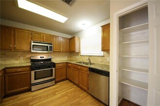 7608 Tovar Dr in Austin, TX - Building Photo - Building Photo