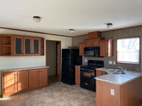 1806 Davis in Milford, MI - Foto de edificio - Building Photo