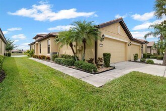 5446 Sunset Falls Dr in Apollo Beach, FL - Building Photo - Building Photo