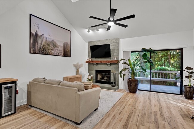 1800 Eastwood Rd, Unit 164 in Wilmington, NC - Foto de edificio - Building Photo