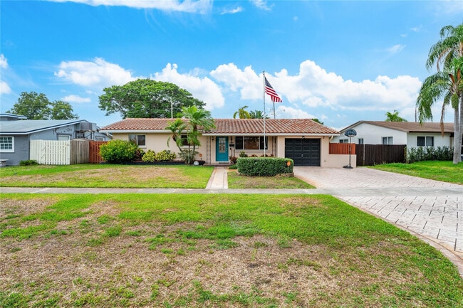 1512 E Hawthorne Cir in Hollywood, FL - Building Photo - Building Photo