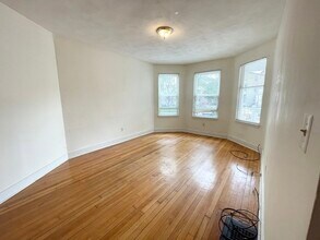 33 Edison Grn, Unit 1 in Boston, MA - Foto de edificio - Building Photo