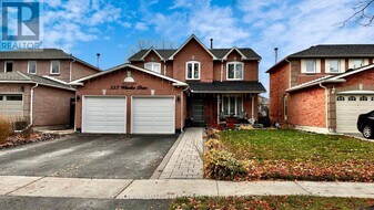 557 Whistler Dr in Oshawa, ON - Building Photo