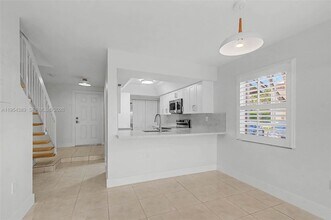 6560 SW 138th Ct in Miami, FL - Foto de edificio - Building Photo