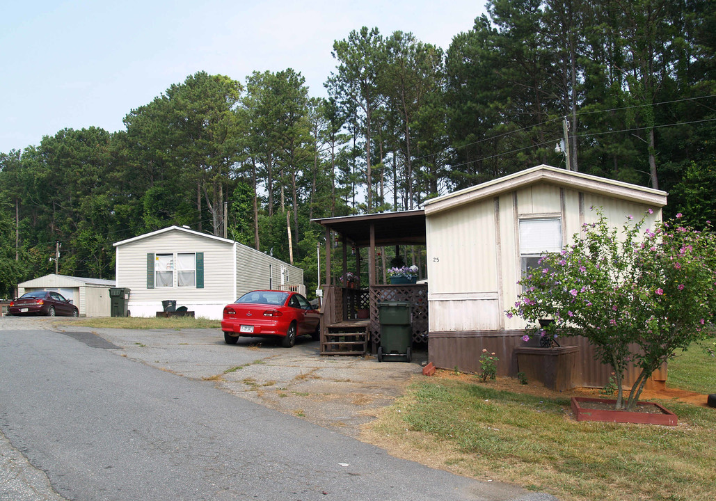 1777 Kellogg Creek Rd in Acworth, GA - Building Photo