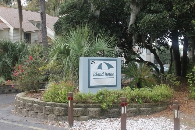 25 Deallyon Ave in Hilton Head Island, SC - Building Photo