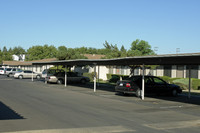 Chateau Monterey Apartments in Clovis, CA - Foto de edificio - Building Photo