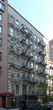 235 E 24th St in New York, NY - Foto de edificio - Building Photo