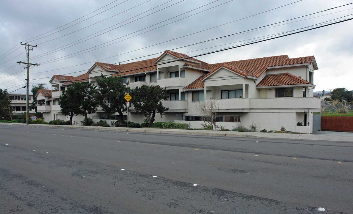 1151 Mission Rd in South San Francisco, CA - Foto de edificio