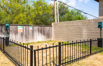 Stone Knights in Laredo, TX - Building Photo - Building Photo