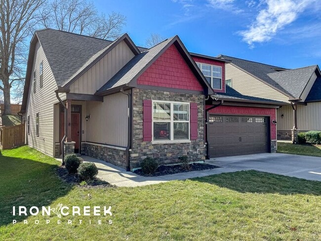 24 Onteora Oaks Dr in Asheville, NC - Building Photo - Building Photo