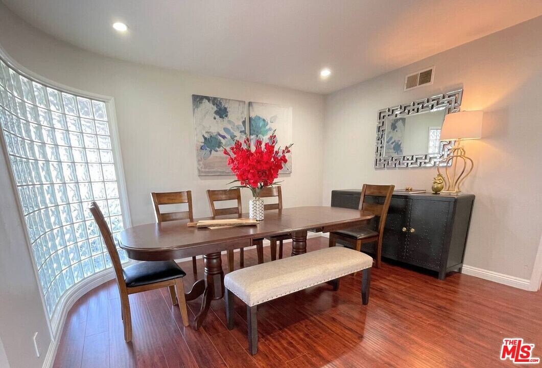 6605 S Sherbourne Dr in Los Angeles, CA - Building Photo