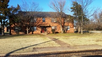 Pine Maple Apartments in Duncan, OK - Building Photo