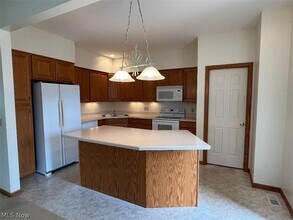 6456 S Rim Cir in Valley City, OH - Building Photo - Building Photo