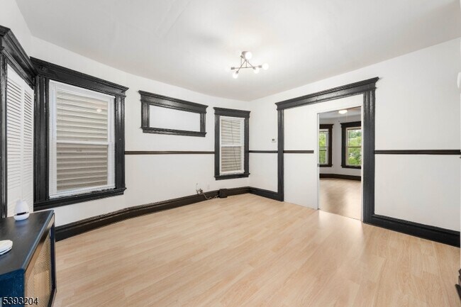 209 N 11th St-Unit -2 in Newark, NJ - Building Photo - Building Photo