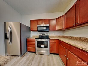 2421 Ross Common Ct in Indianapolis, IN - Building Photo - Building Photo