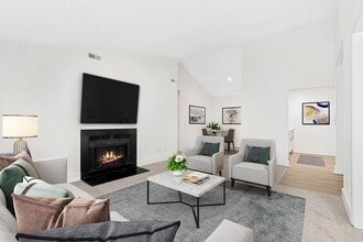 Woodlyn on the Green Apartment Homes in Cary, NC - Foto de edificio - Building Photo