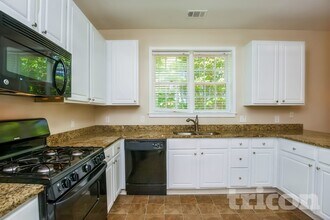 1013 Chatsworth Ln in Woodstock, GA - Building Photo - Building Photo