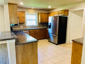 103 Lewis St in Waxahachie, TX - Building Photo - Building Photo