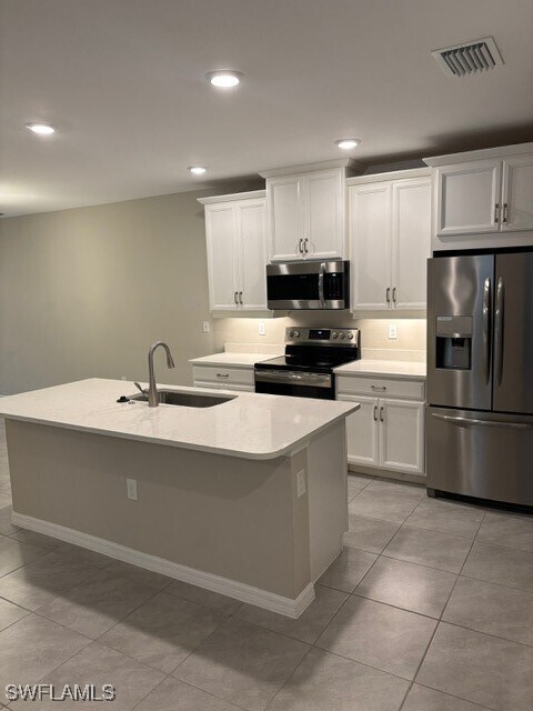 14667 Edgewater Cir in Naples, FL - Building Photo