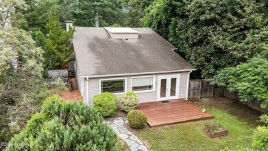835 N Ashe St in Southern Pines, NC - Foto de edificio - Building Photo