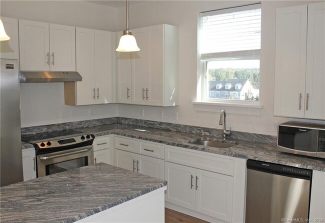 398 Federal Rd-Unit -225 in Brookfield, CT - Foto de edificio - Building Photo