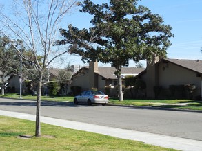 Ninth Street Apartments in Fresno, CA - Building Photo - Building Photo